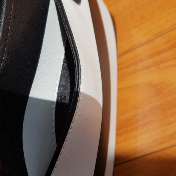 Black and white Michael Kors bag 🖤⚪ - Picture 6 of 6